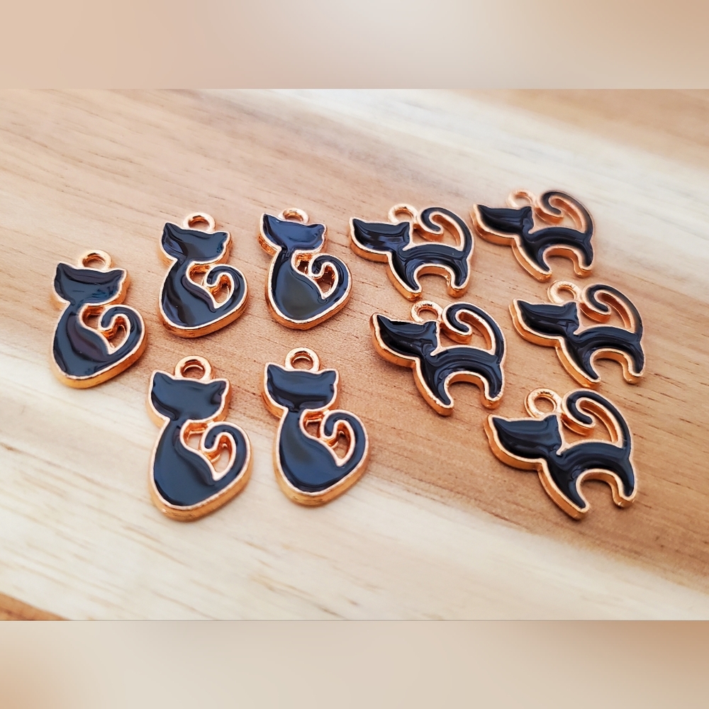 10 Black Cat Charms Perfect For Crafting